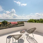Master Road House Apartamento