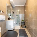 Master Road House Apartamento Maslenica