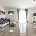 Master Road House