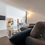 Master Road House *