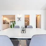 Master Road House Apartamento Maslenica