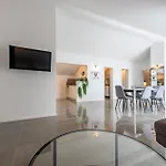 Master Road House * Maslenica
