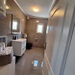 Master Road House * Maslenica