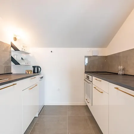 Master Road House Lägenhet