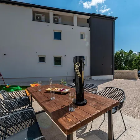 Lägenhet Master Road House