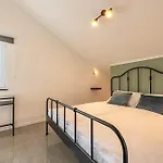 Master Road House דירה *