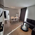 Master Road House דירה *