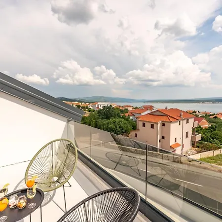 Master Road House Apartment *