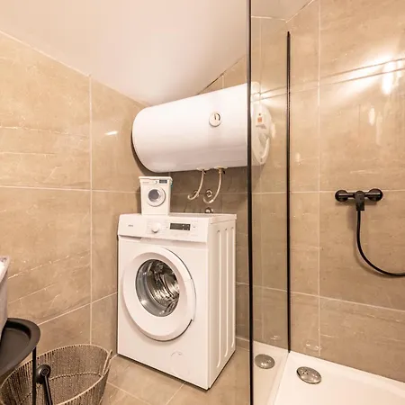 Master Road House * Maslenica