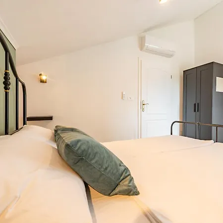 Master Road House Maslenica