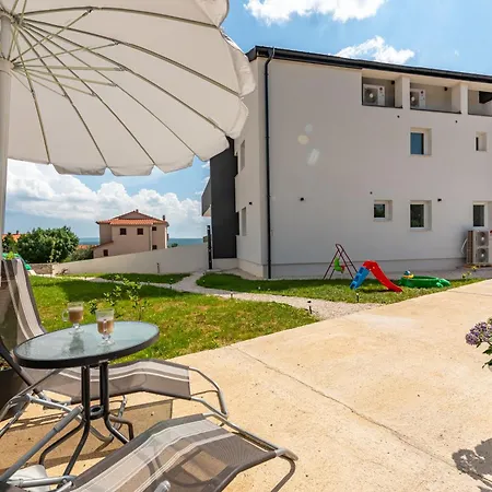 Apartment Master Road House *