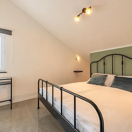 Master Road House Apartment *