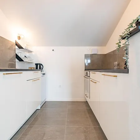 Master Road House Apartman *