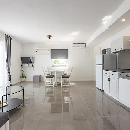 Master Road House