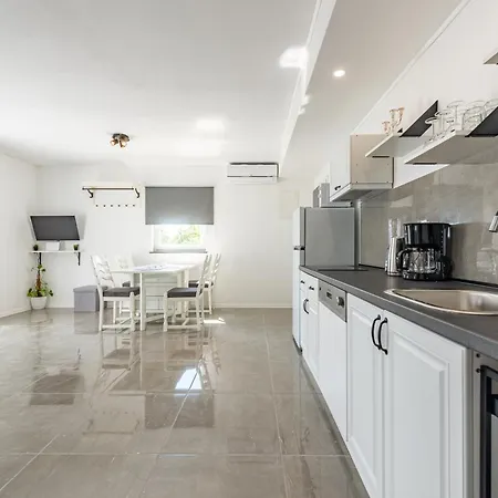 Master Road House Apartman