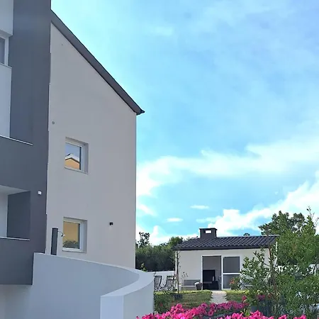 Master Road House * Maslenica