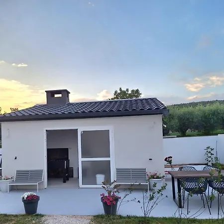 Master Road House Maslenica