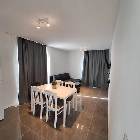 Master Road House *