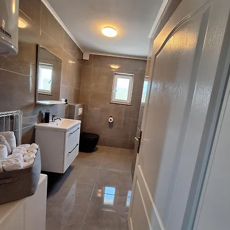 Master Road House * Maslenica