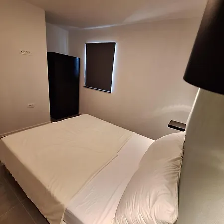 Master Road House Apartman