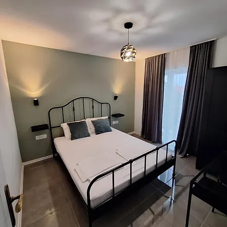 Master Road House * Maslenica