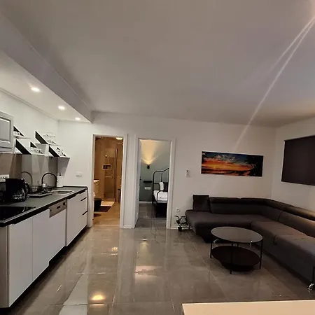 아파트 Master Road House 마슬레니차