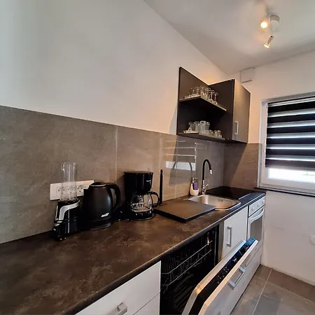 Master Road House Apartman *