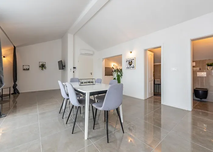 Master Road House Apartament