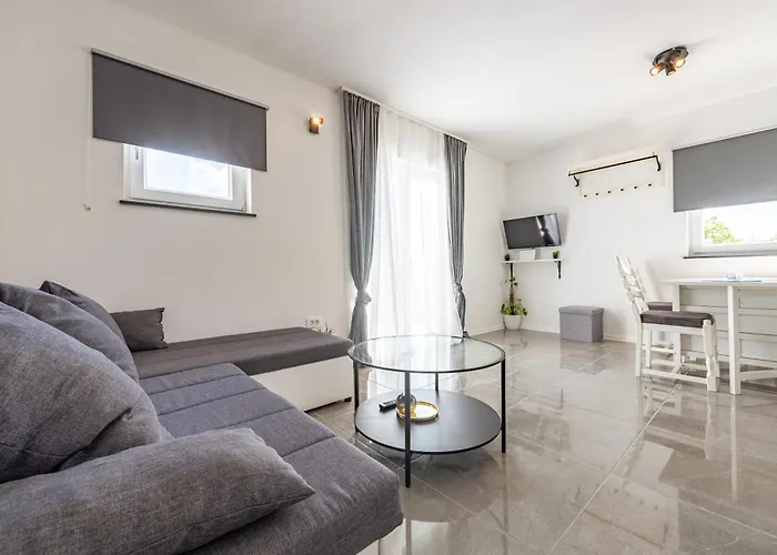 Master Road House Maslenica