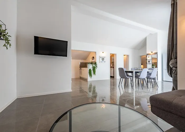 Master Road House * Maslenica