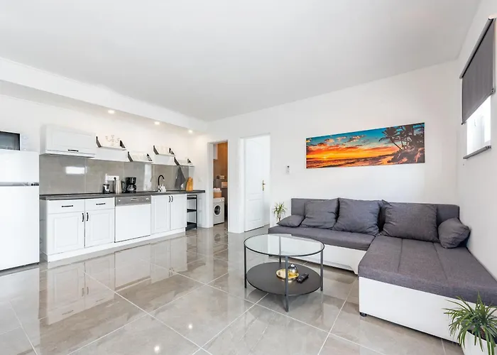 Master Road House * Maslenica