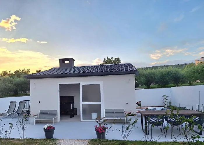 Master Road House Maslenica